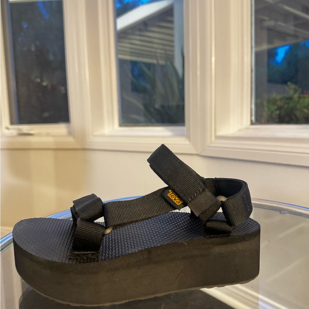 Teva Black Adjustable Flatform Universal Strap Sandals, Size 6, New with box